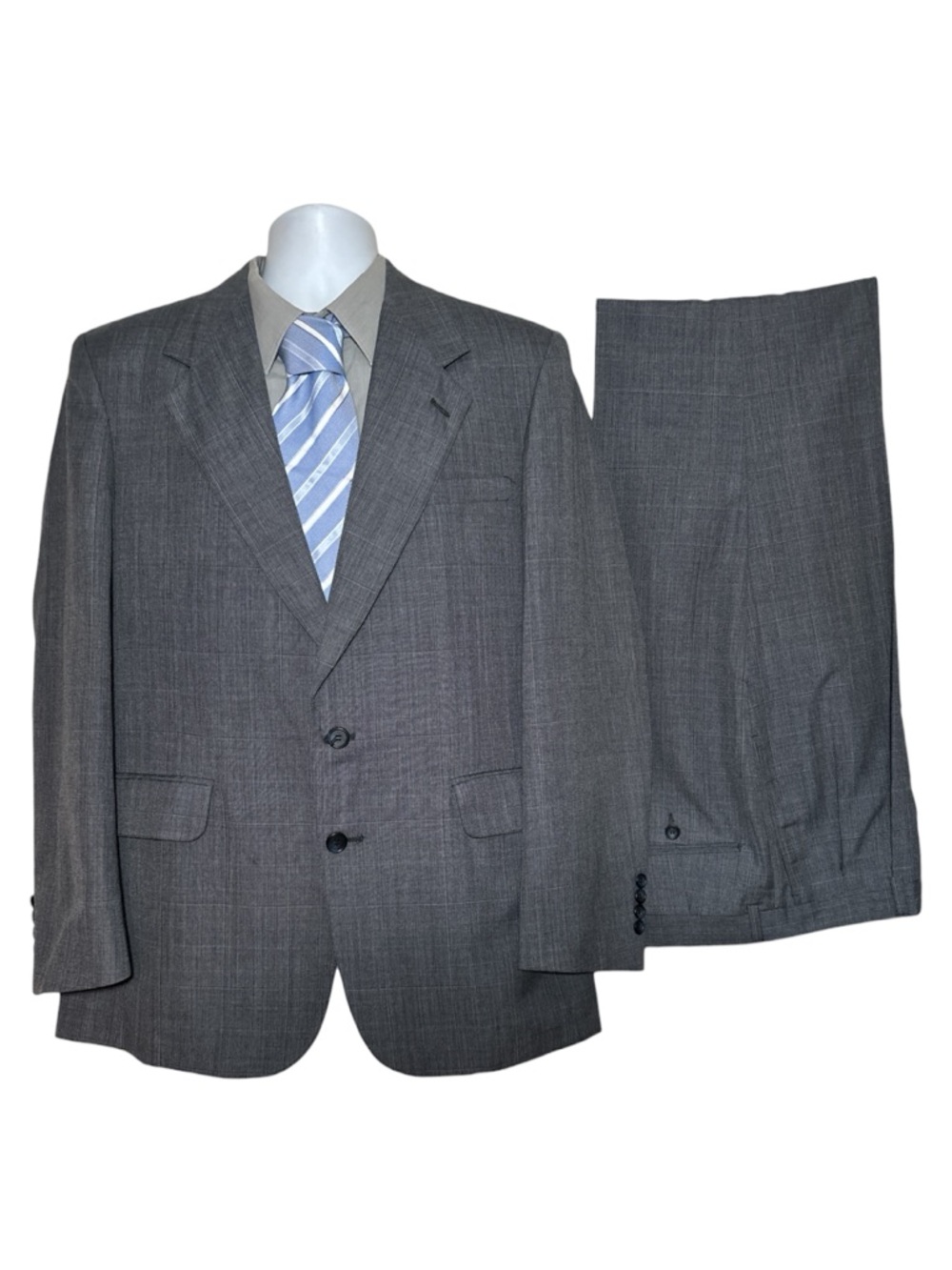 Evan Picone Men's Gray Two-Piece Suit with Subtle Pattern